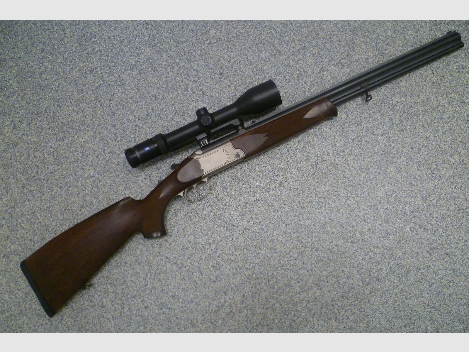 Escopeta de doble cañón Simson 20/76 y .30R Blaser con Zeiss Victoty HT