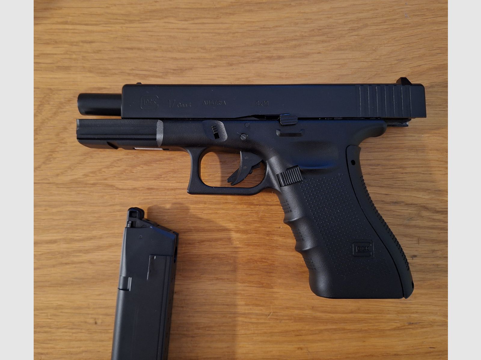 Glock 17 Gen4 Co2 guter Zustand 4,5 mm Stahl-BB mit Blowback