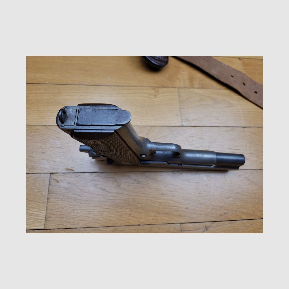 Sehr guter Colt 1911 A1 der US-Armee – Zweiter Weltkrieg – Herstellung Remington von 1943 – Mit ORIGINAL-Holster und ORIGINAL-Kampfgürtel – Mechanik und Lauf einwandfrei – TBE-, Bild 7 von 19