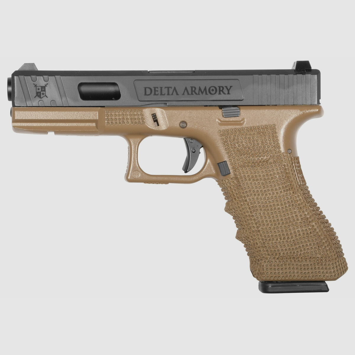 P02 GBB Airsoft Pistole in Tan | Delta Armory