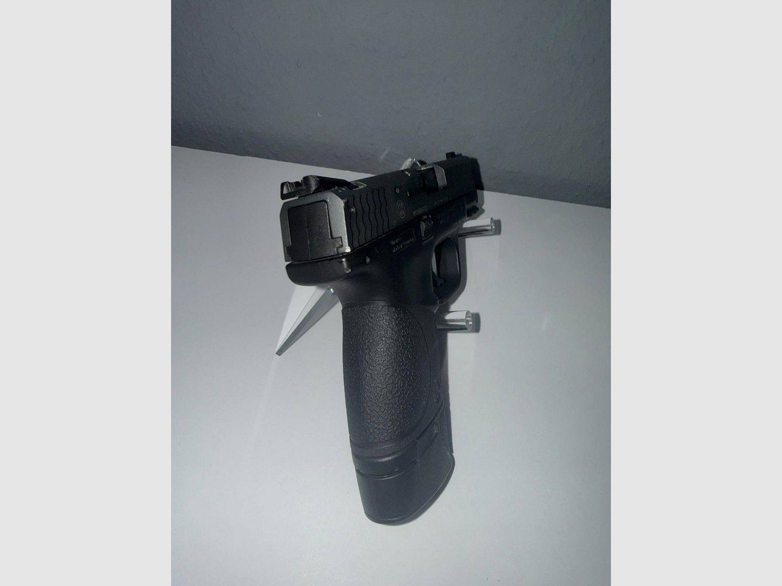 Smith & Wesson M&P9c pistola a salve, immagine 3 di 3