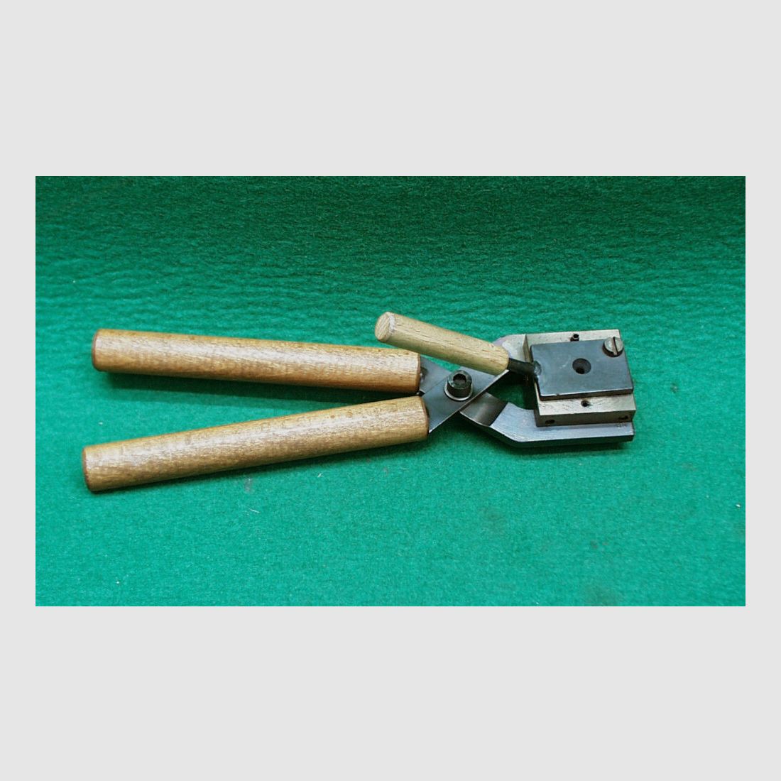 D. Sturm Gießkokille mit Griffzange .38, gebraucht