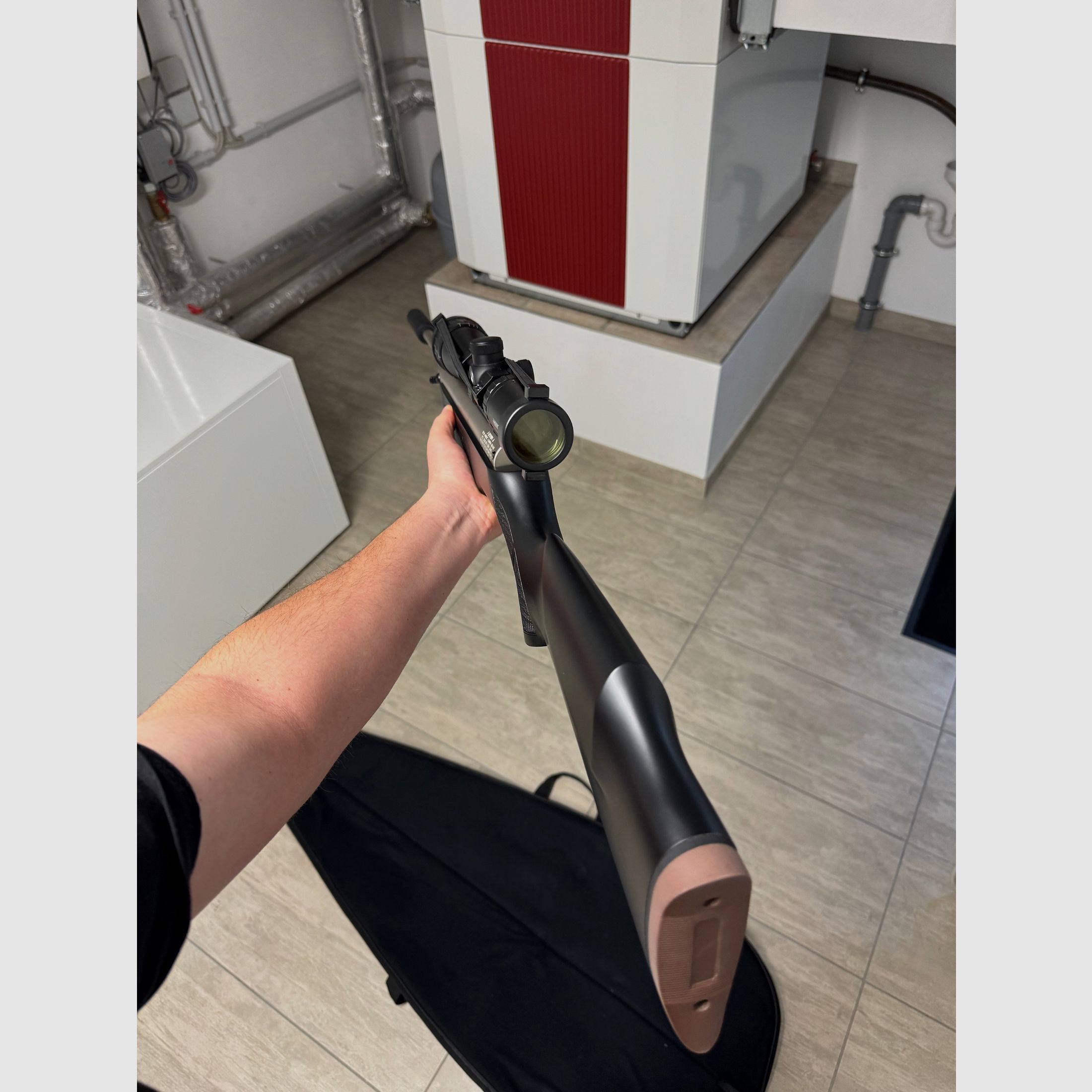 Weihrauch HW 35K F Black Silence – 4,5 mm, incluso silenziatore e cannocchiale