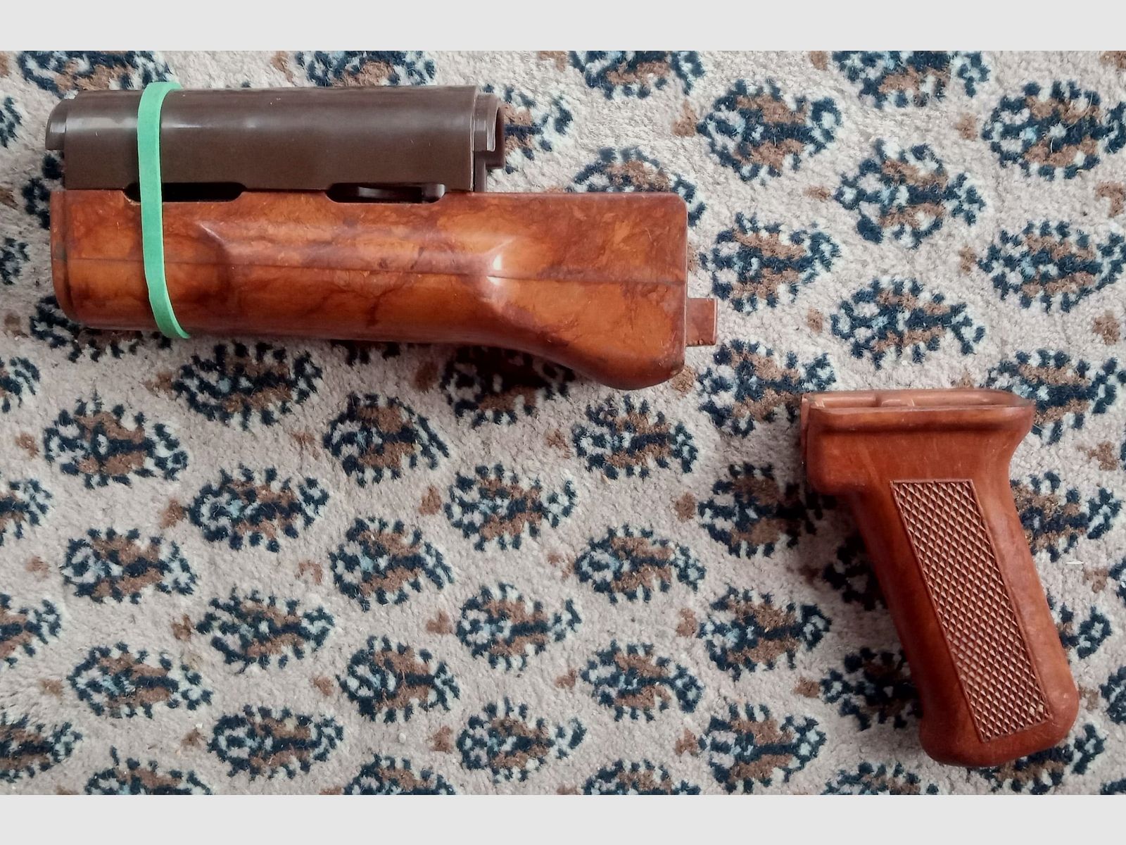 Shagadelic! Vintage Handguard Baby / onderste AK74 Tantal Bakelit handbescherming en grip / Optioneel bovenste DDR kunststof AKM of Izhmash AK-74M handbescherming