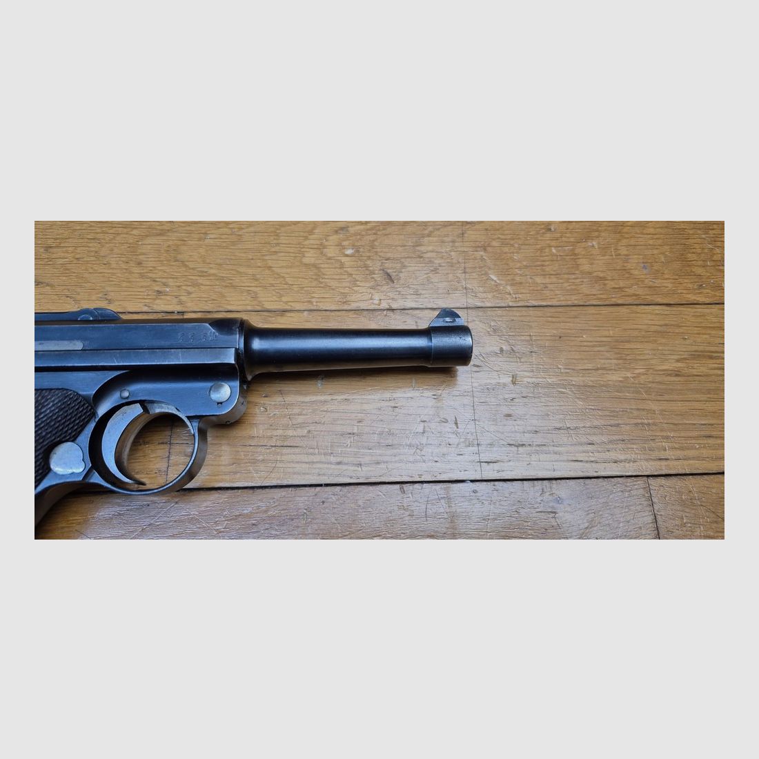 Bardzo piękny pistolet Luger P08 I wojna światowa – Produkcja DMW z 1915 roku – Całkowicie zgodny z numerem poza magazynem – Bardzo ładna mechanika – Wspaniała lufa – Rzadki stan jak na swoje 111 lat! – TBE+, zdjęcie 6 z 23