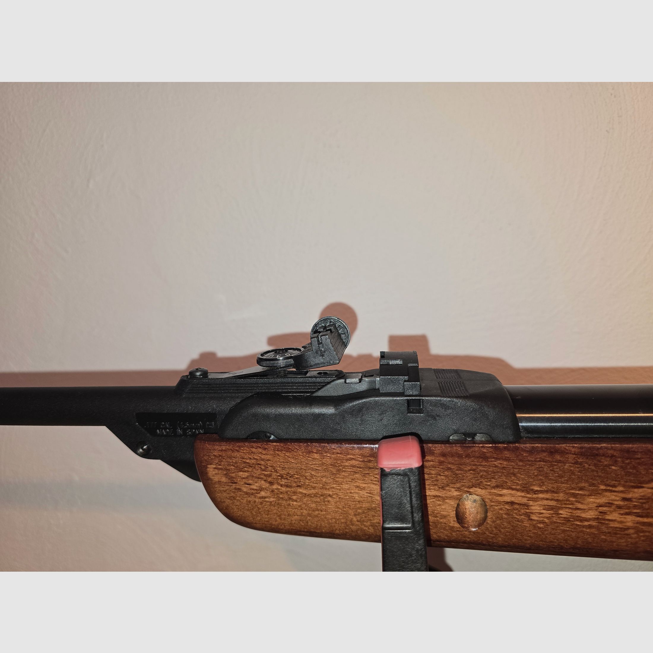 Carabina de aire comprimido GAMO MULTISHOT 8 disparos, con mira abierta en calibre 4,5 mm con 4 cargadores