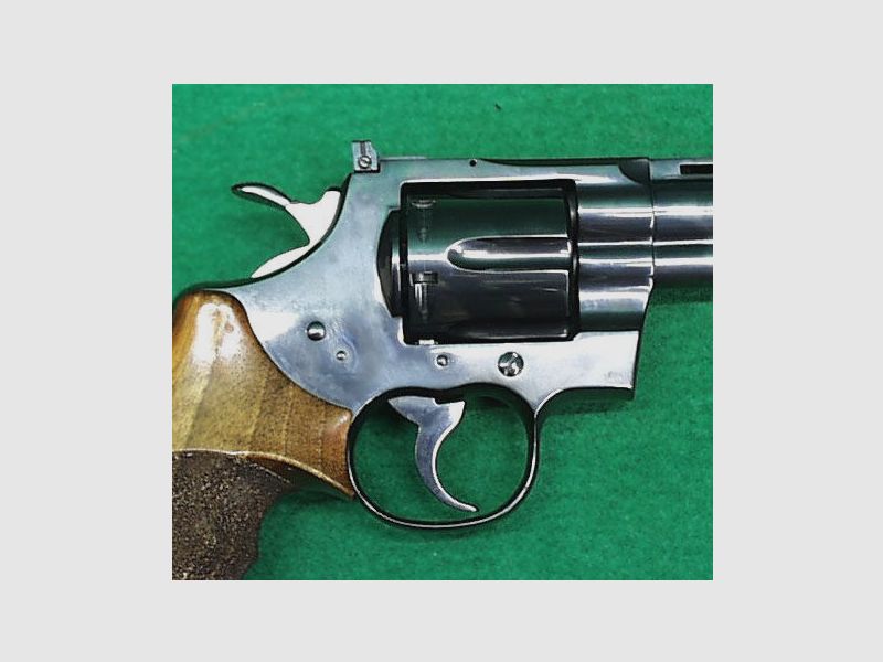 Revólver Colt Python 6