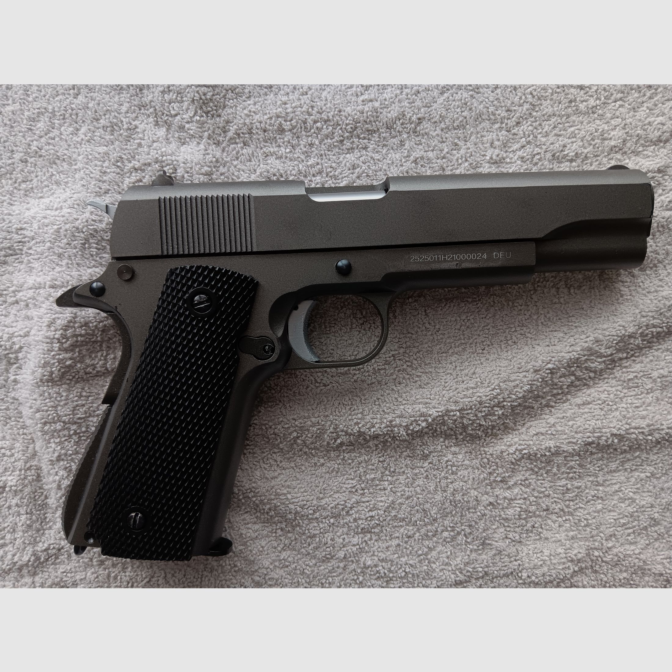 SCHÖNE Vollmetall Colt 1911 CO2 Blow Back 6mm BB