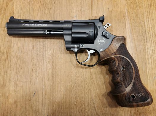 Korth National Standard 5,25" Lauf mit Wechseltrommeln .38Spec  .357Mag  9mm