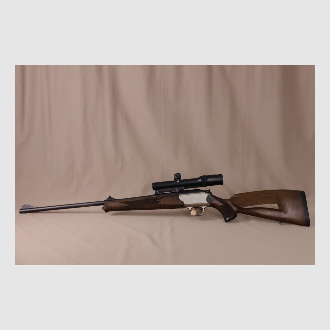 Blaser R93 // Wood // Swarovski with Red Dot!!!