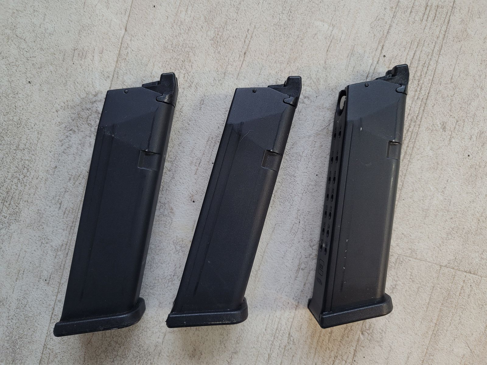 GHK Glock 17 Gen3 Alu CNC Schlitten und 2 EMags