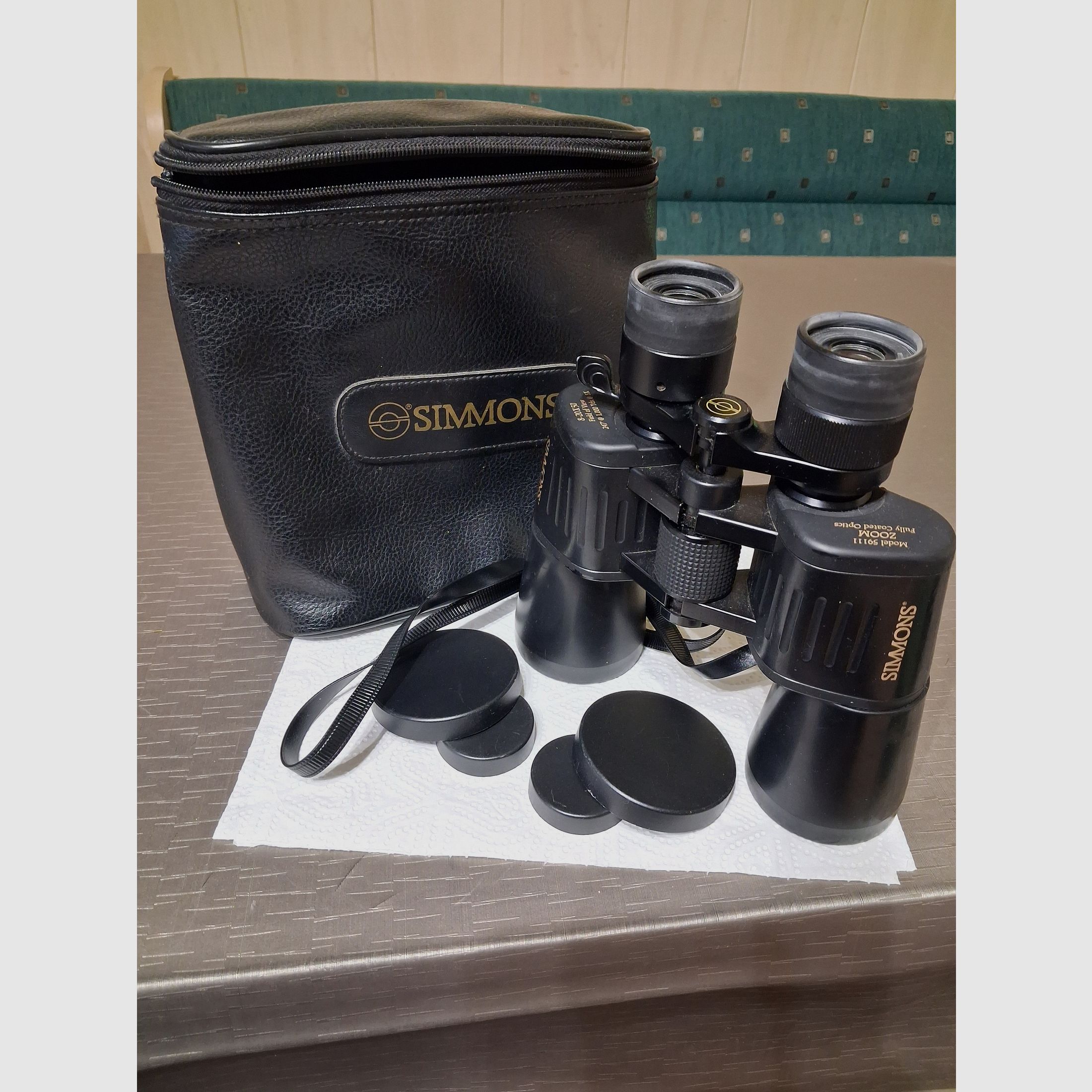 Binoculars from the company SIMMONS 8-20X50