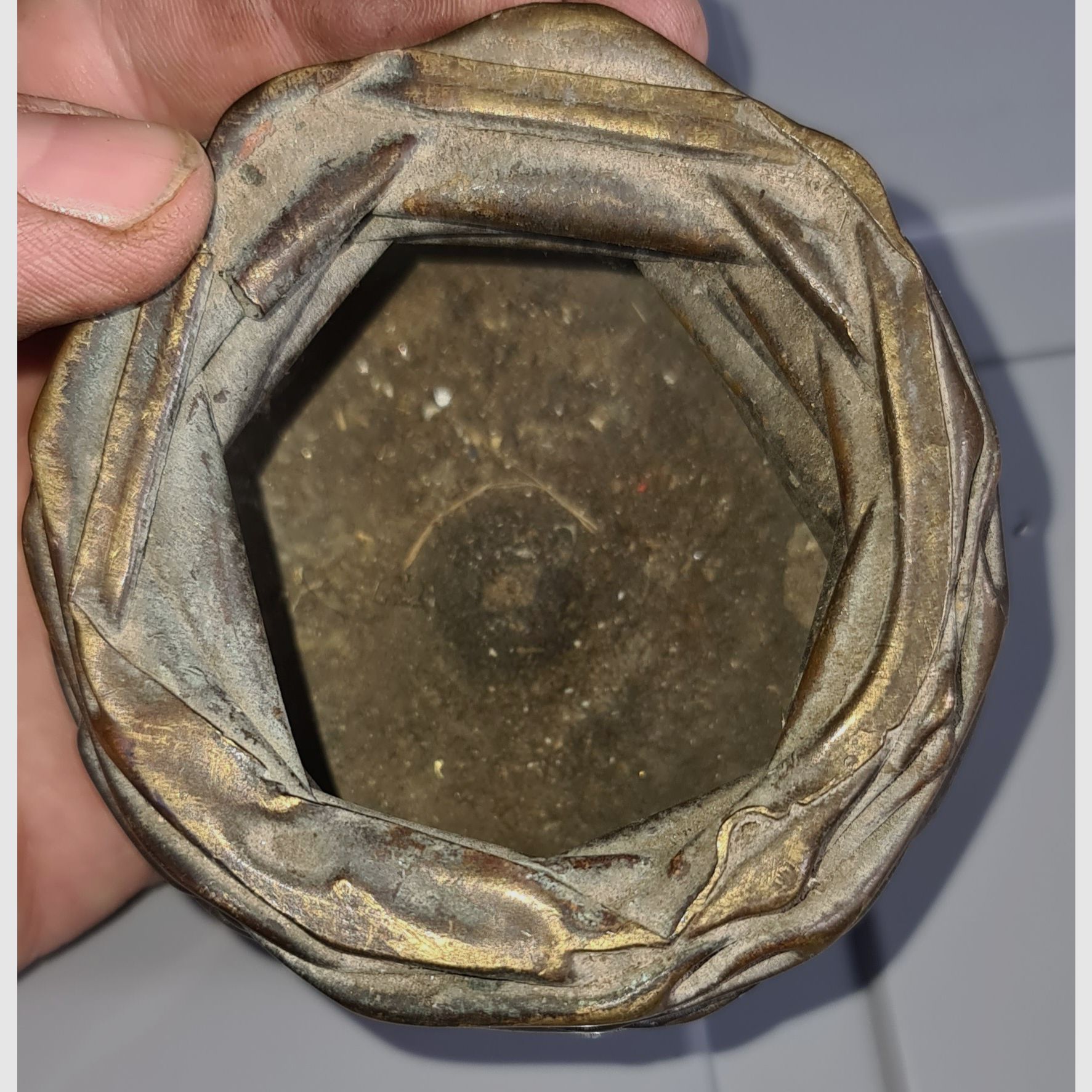 SEVERAL DECORATIVE ITEMS FROM THE WEHRMACHT ERA 1939 - 1945 / ASHTRAY, MEDAL, LAPEL PIN, PIN, STAMPING IRON, STAMP, GRENADE, SHELL, FLACK, SHELL, CARTRIDGE, SS, HJ, SA, WAR, METAL,