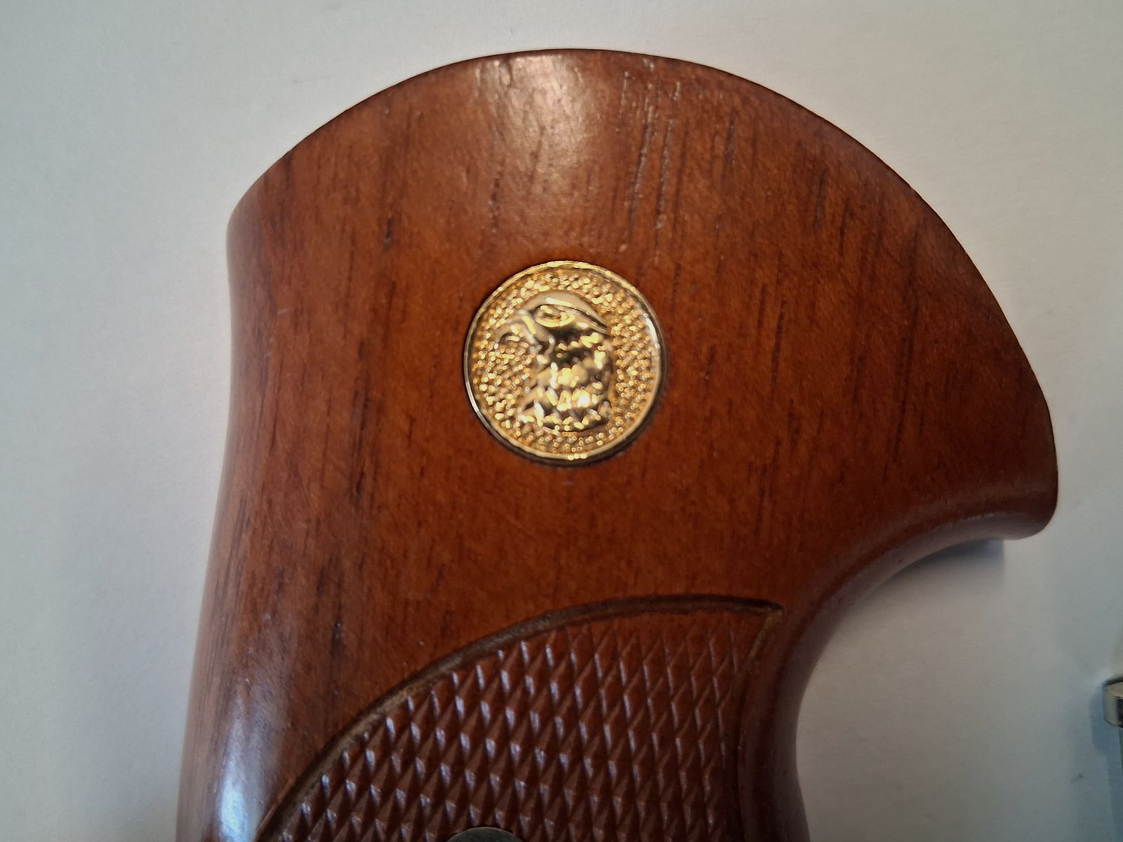 Falcon wooden grip panels for blank-firing revolvers (Colt Detective Special ?!)