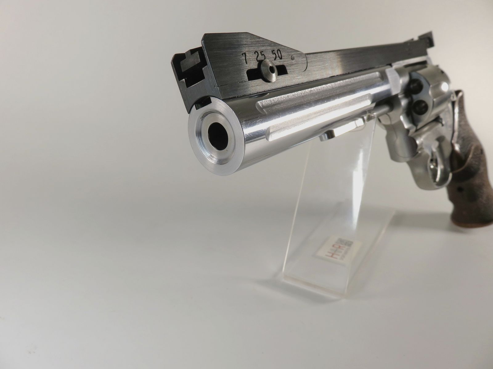 S&W 686-4 | 6 inches | .357 Mag / .38 Spec. | Bull Barrel | Aristocrat 3-position sight | Nill grip