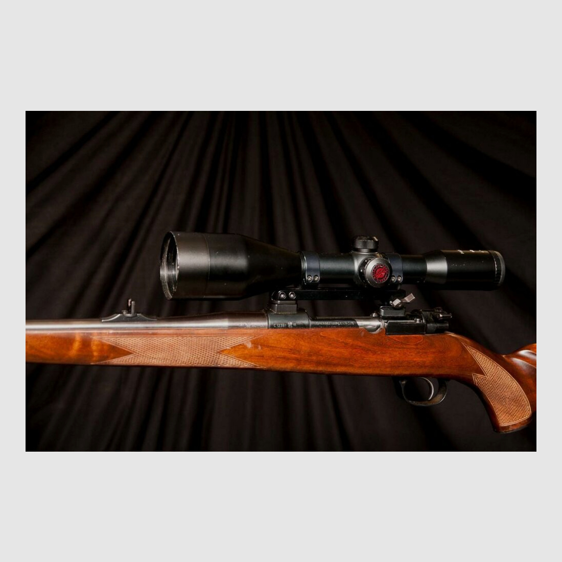 Repetier, idealna broń dla młodych myśliwych, system 98 z montażem obrotowym, luneta celownicza z podświetleniem, spust bezpośredni itd.