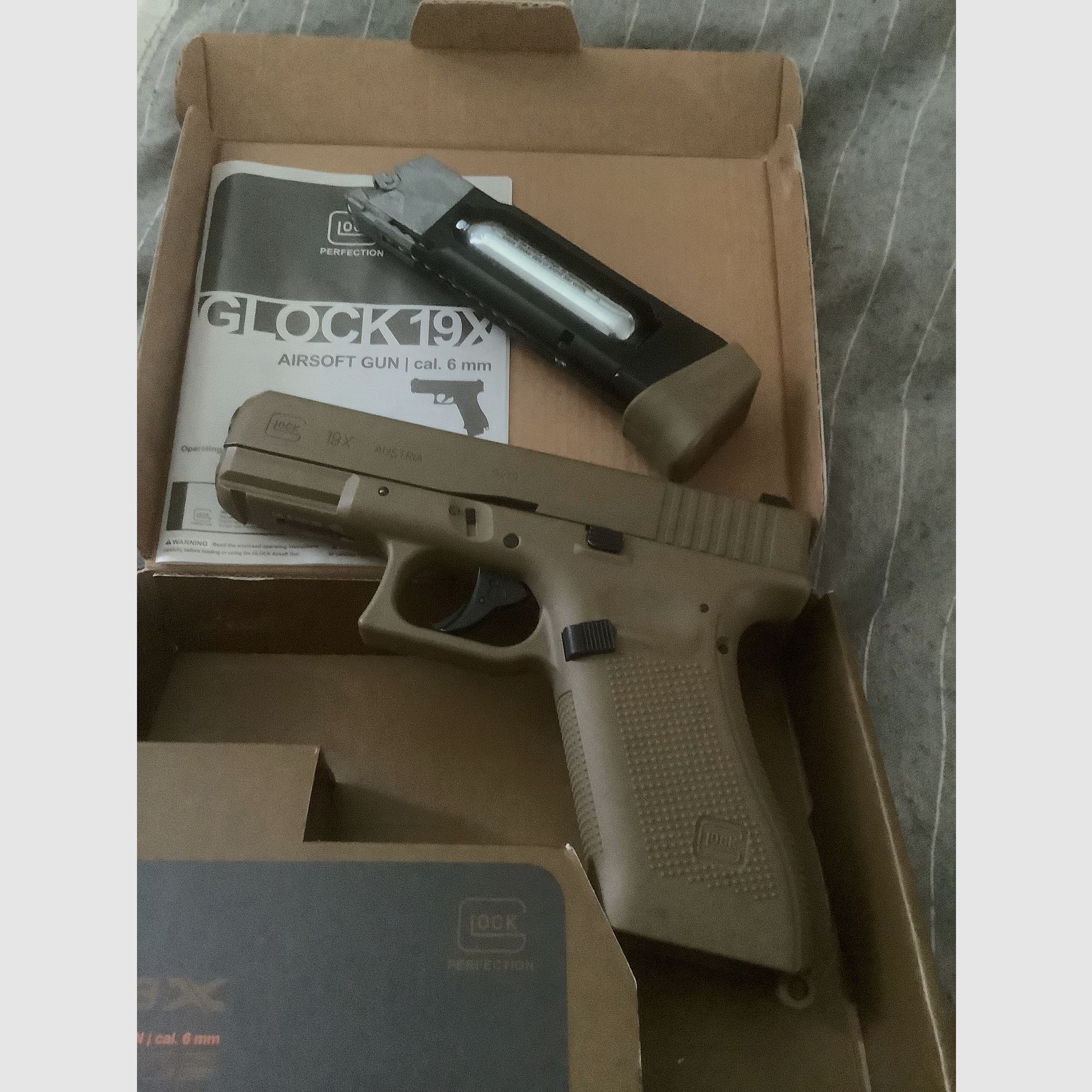 Umarex Glock 19X CO2. Pistole Coyote 19 Schuss