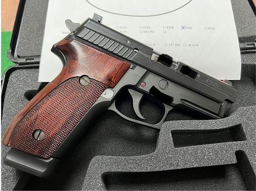 Sig Sauer P229 9x19mm incl. accessories