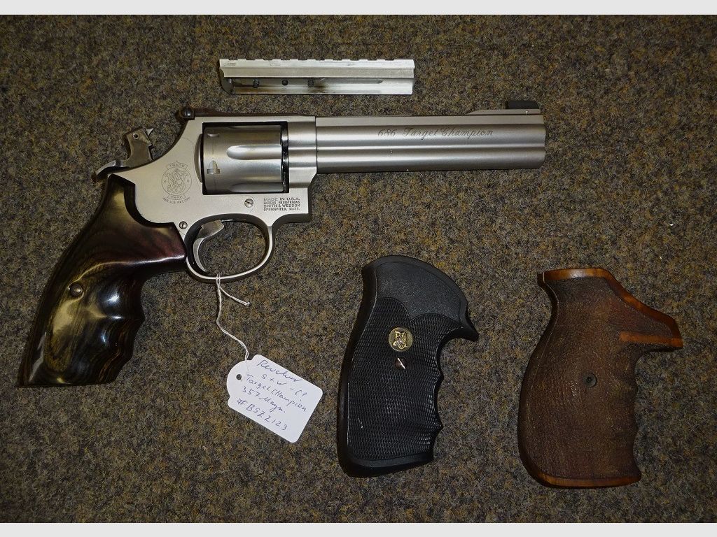 Top-gepflegter Revolver S&W "686 Target Champion".357Mag.+2 extra Griffe+Picatinny