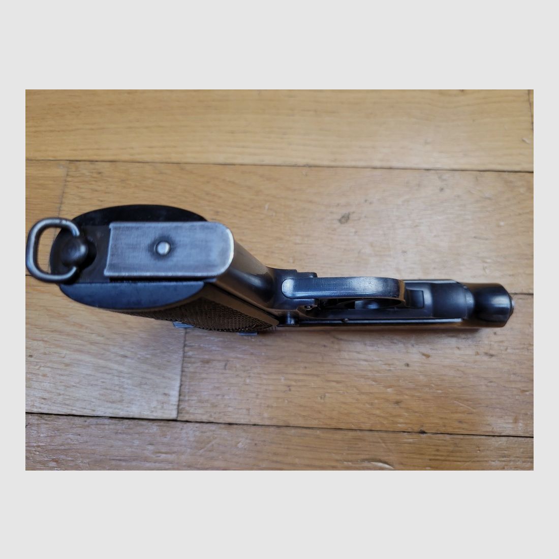 Zeer mooie Walther PP-pistool IIIe Rijk – Mooie fabricage Walther Zella-Mehlis uit de zomer van 1940 – Kaliber 7,65 mm – Mooie originele bluing – Politie gemarkeerd en lanyard ring – Mono serienummer – Spiegel loop – TBE, afbeelding 7 van 21