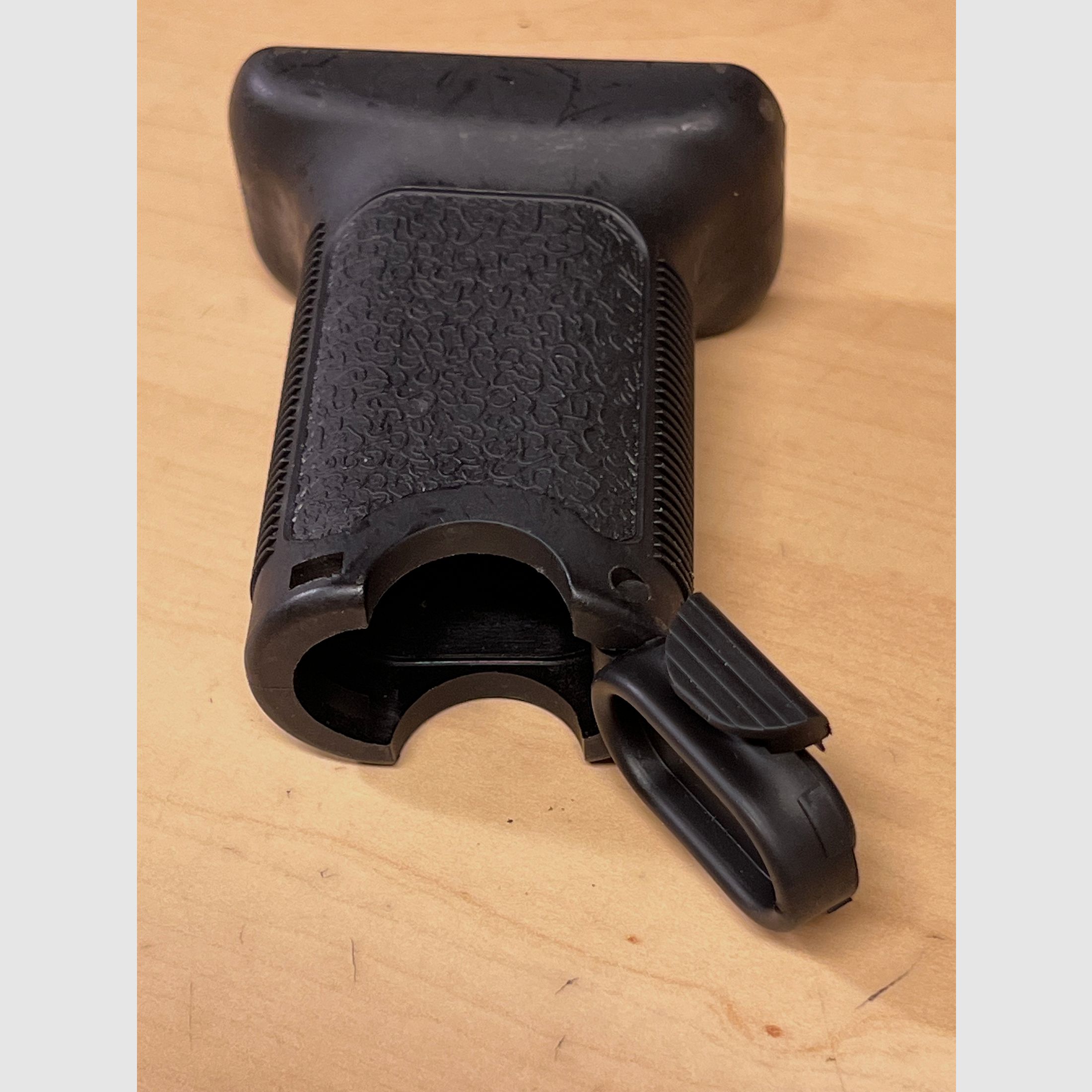 Przedni uchwyt do Airsoft w wersji kątowej w kolorze czarnym Key - MOD Typ4