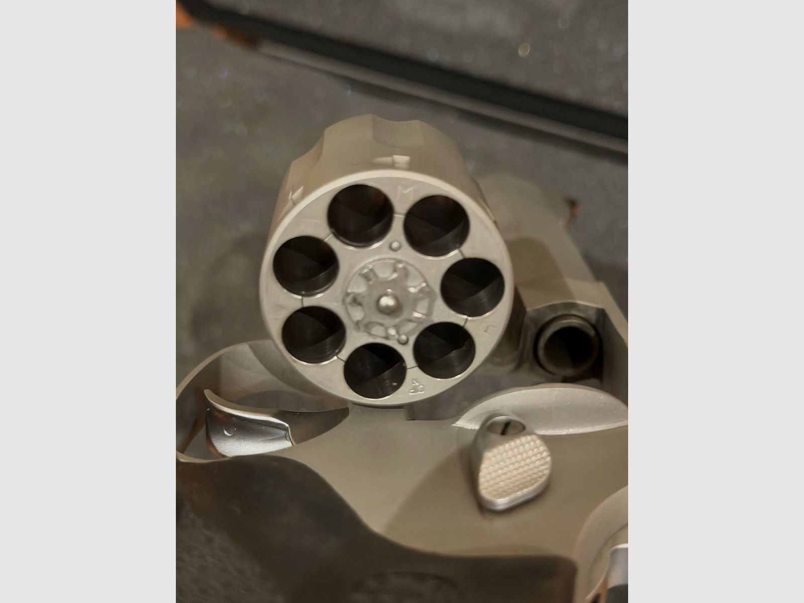 TAURUS TRACKER 627 4“ m. Komp. nuevo - no disparado con accesorios