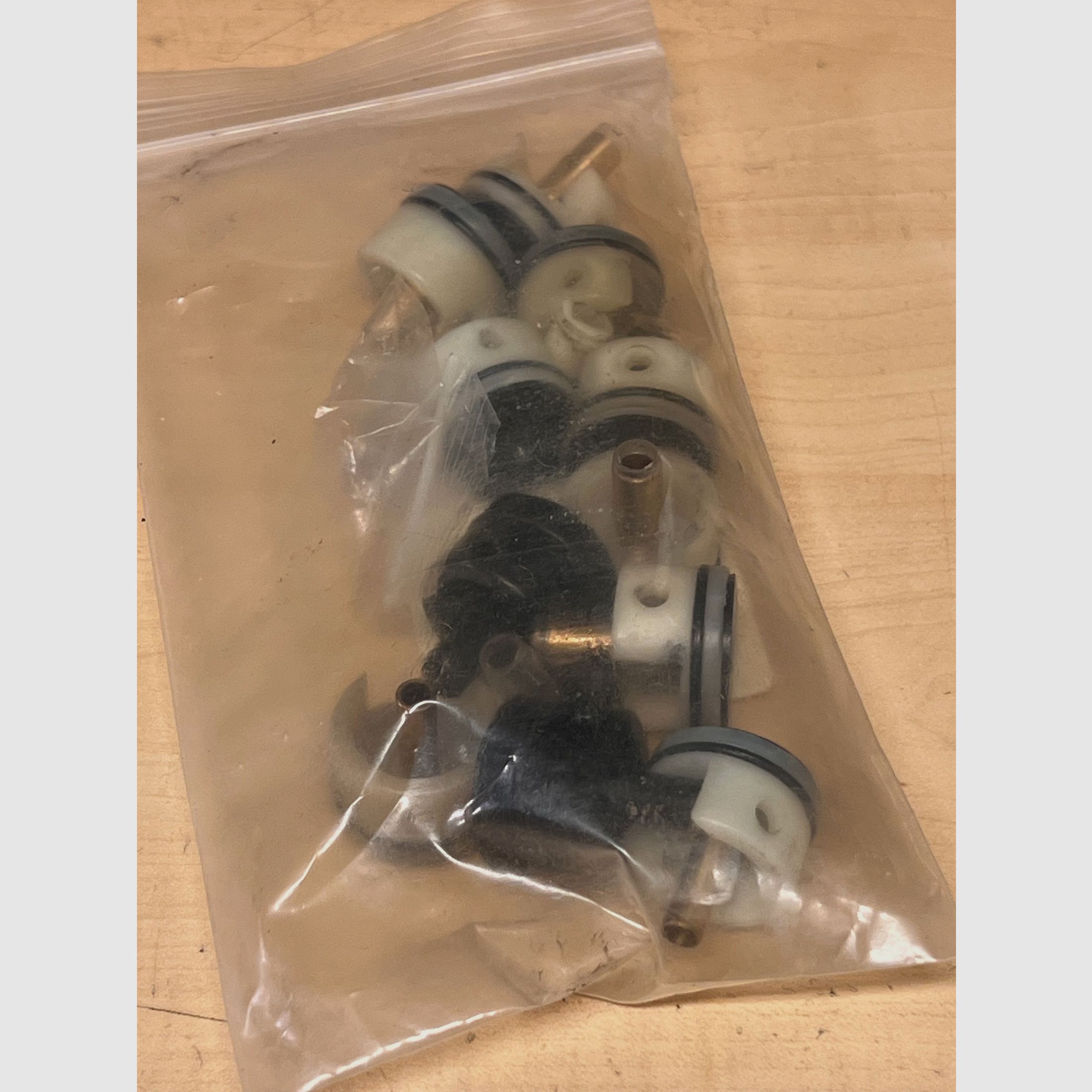 Lot de têtes de piston originales de différents fabricants, principalement Cyma