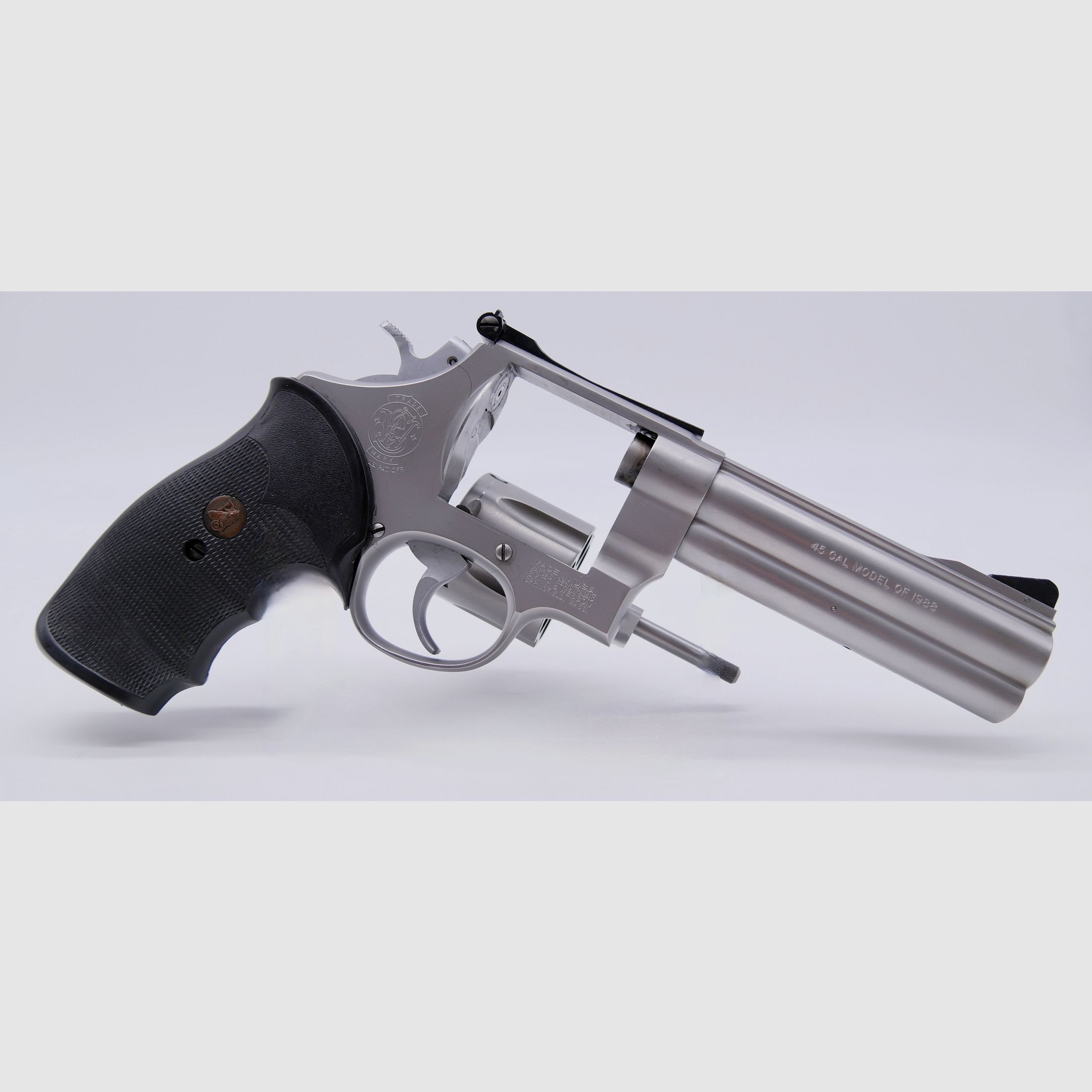 Smith & Wesson .45Auto Model of 1988 5' Lauf Gummigriffschalen 6-schüssige Trommel