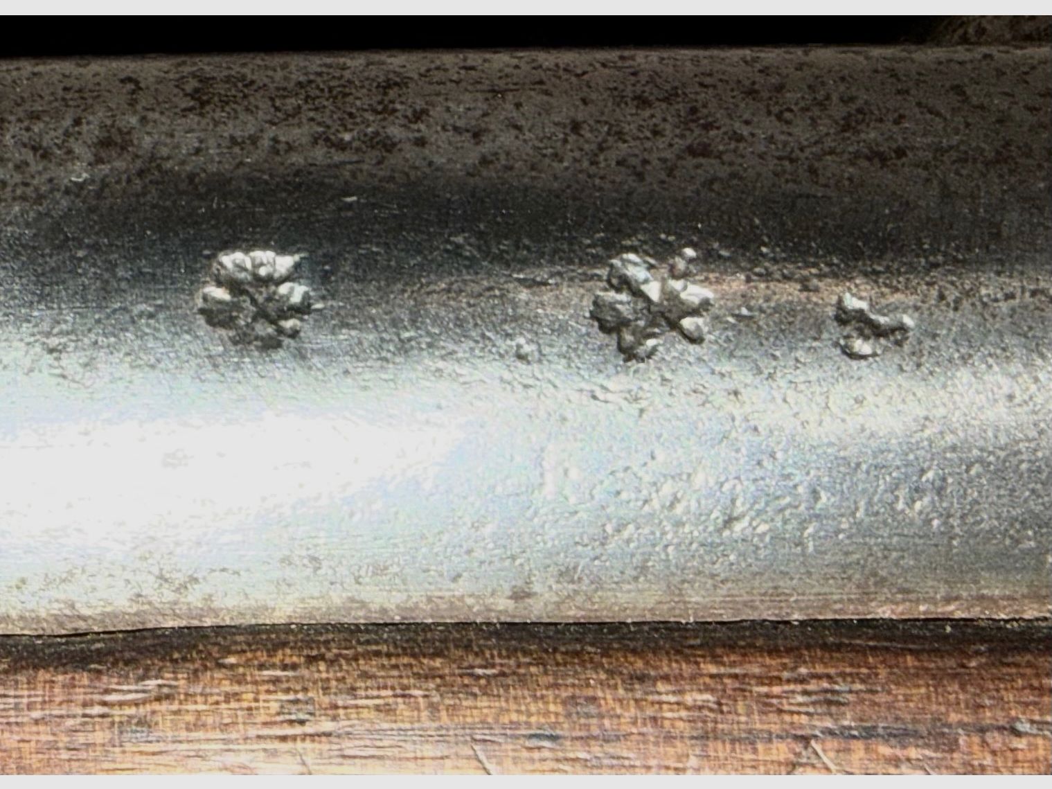 Wer kann helfen? Ich möchte gerne wissen, was für Pistolen das sind. 