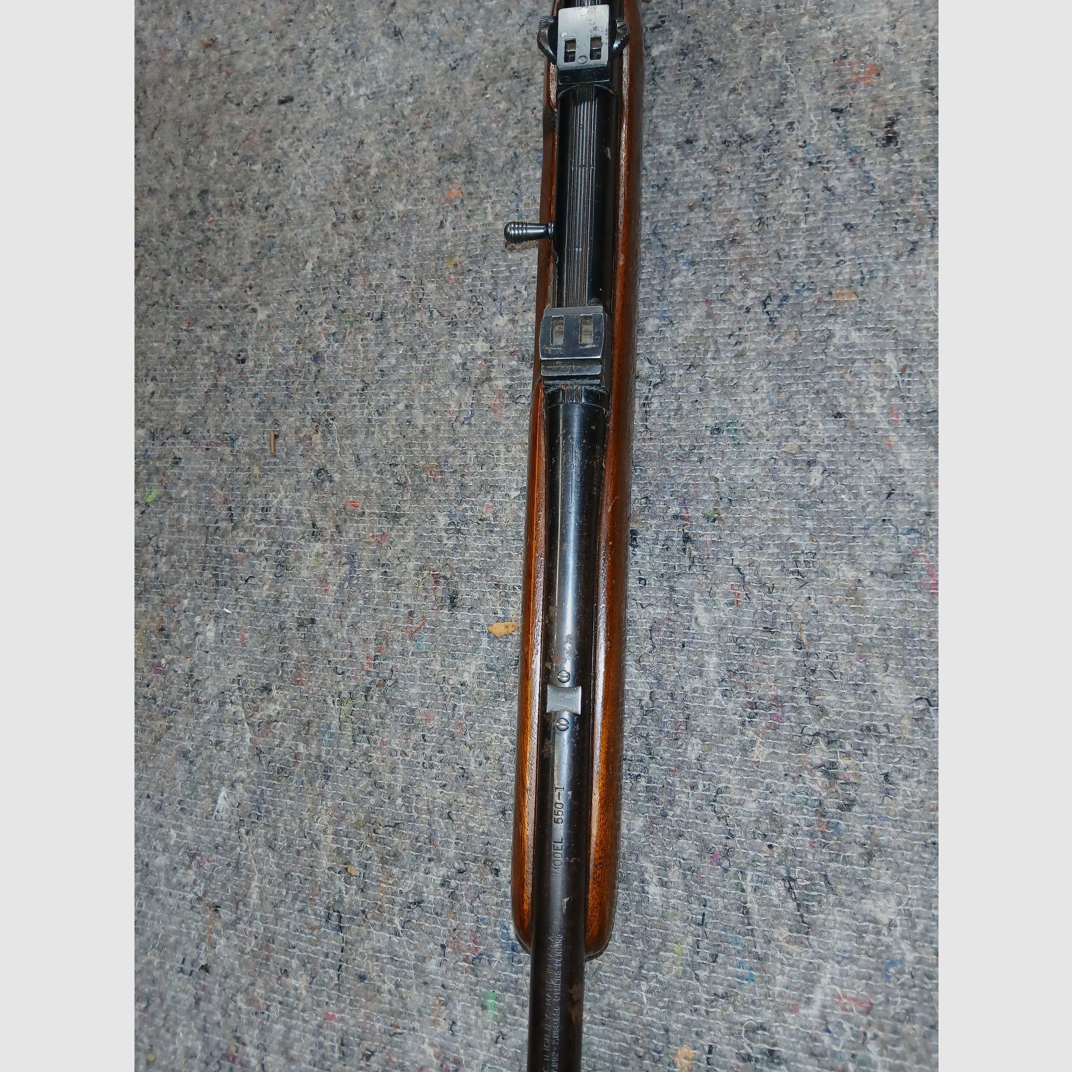 Klein kalibergeweer Remington 550-1 halfautomaat kal .22 long Rifle zelfladend
