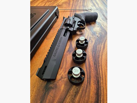 Taurus Raging Hunter 8 3/8" .44 Mag. incluant 3x HKS Speedloader – État comme neuf