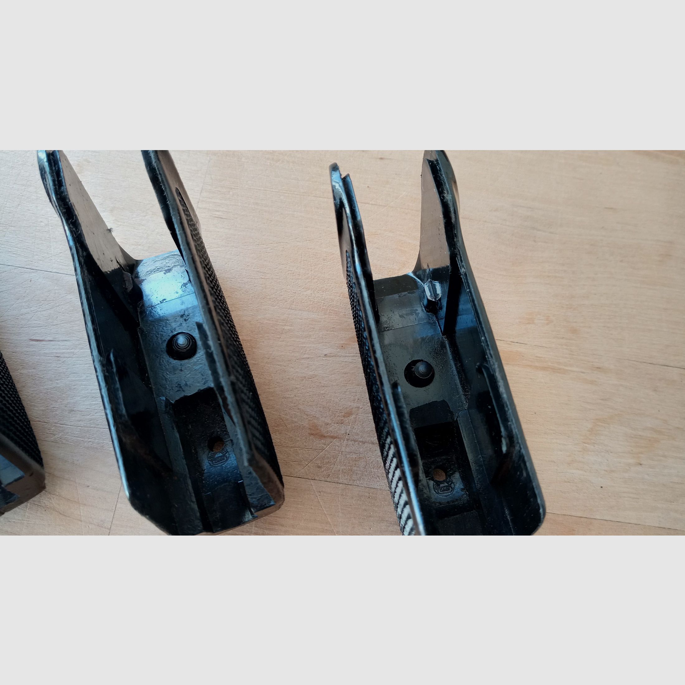 Maniglie in bakelite nere per pistola della polizia della DDR-M inclusa vite / Manico vintage per Makarov dell'est tedesco // 8 colpi PM 9x18