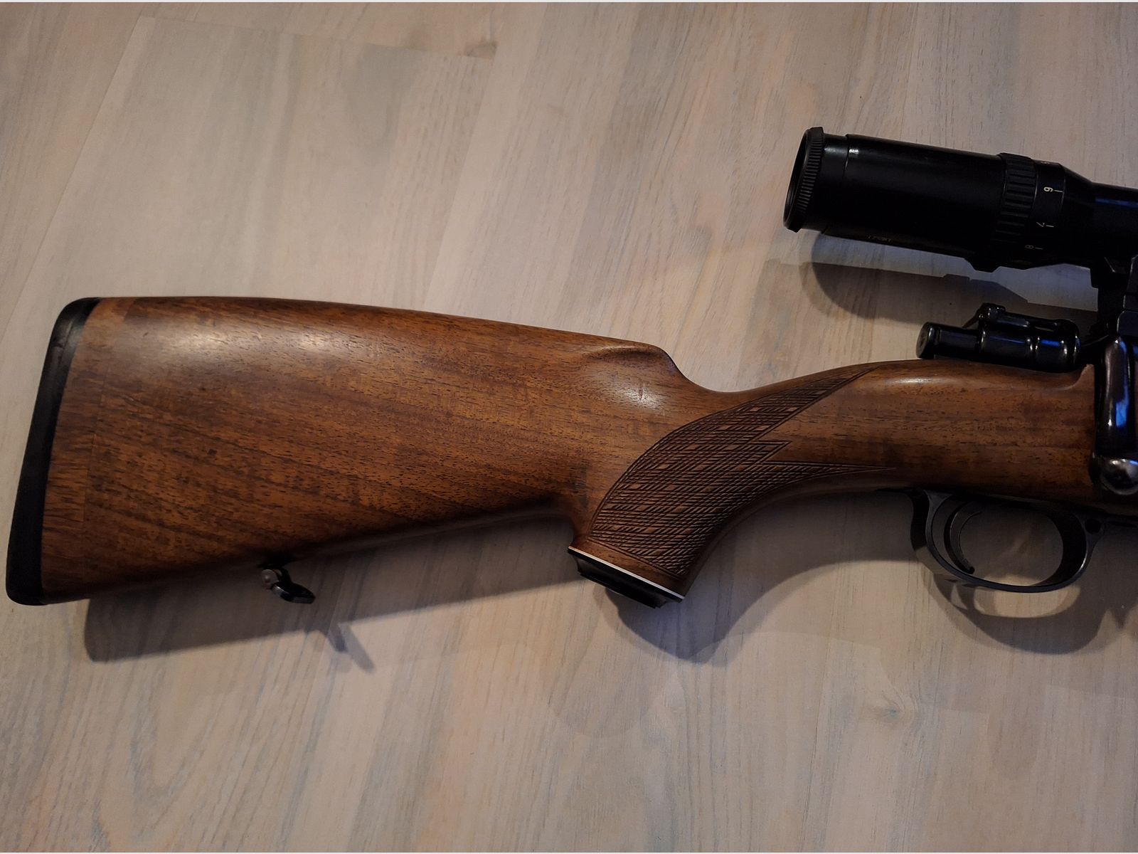 Carabine à répétition sur base Mauser 98 avec lunette 3-12x50