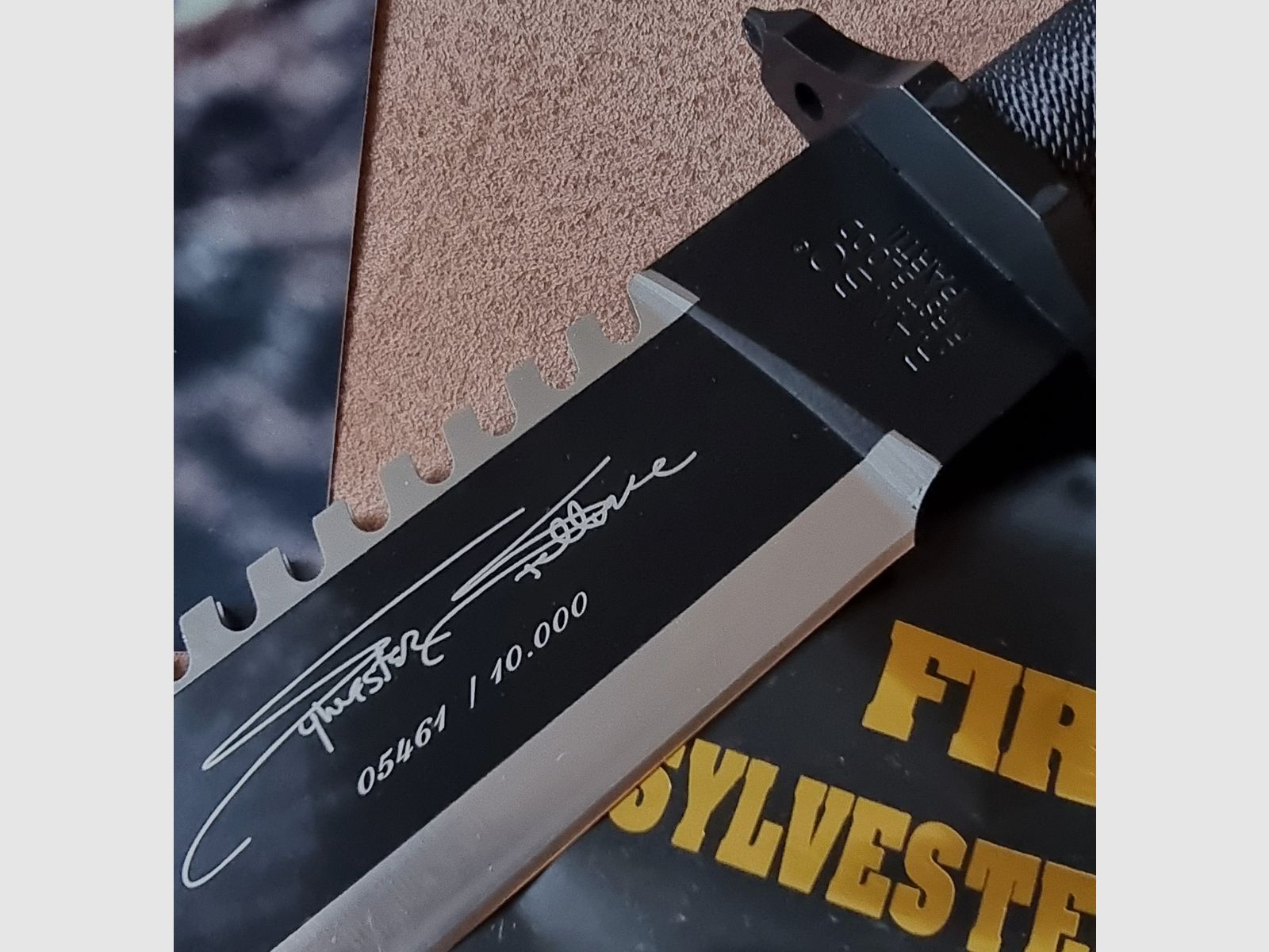 Orig.Signatur von Silvester Stallone von 1997 auf Foto +Messer Signature Edition