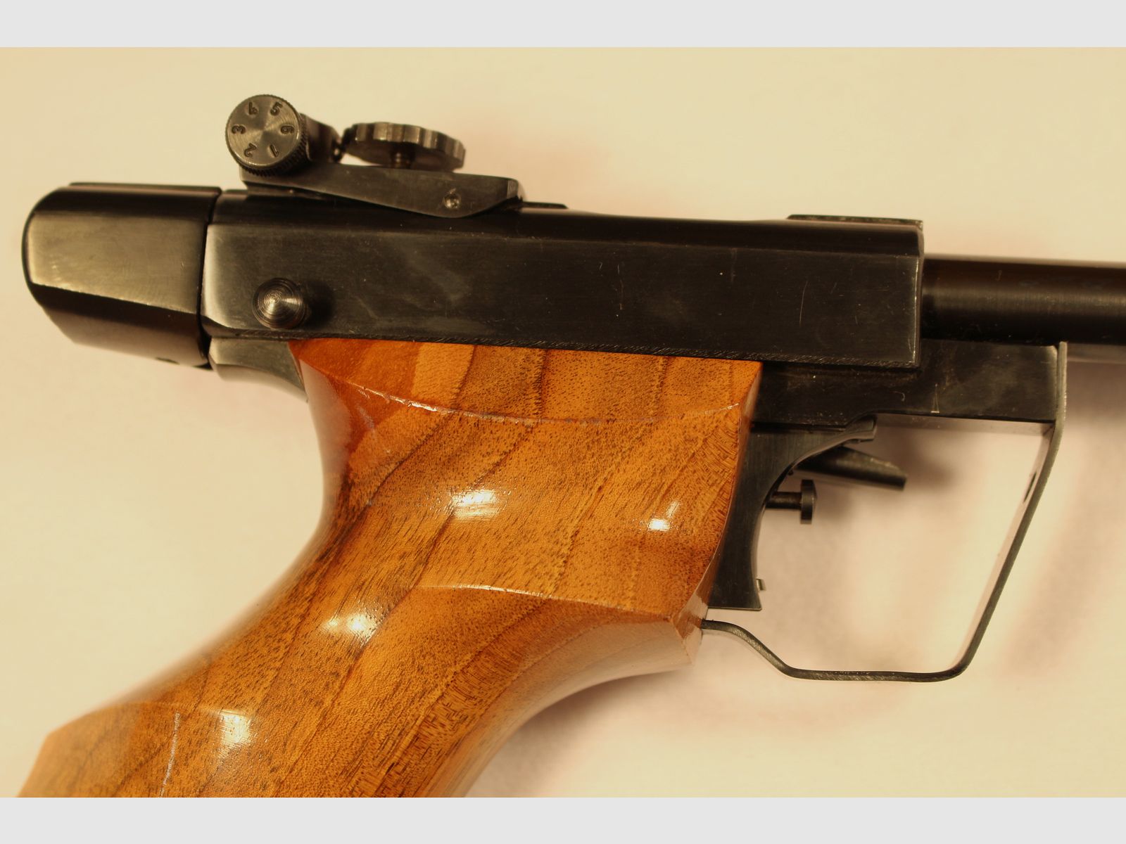 Drulov Model 75 pistola de un solo disparo.