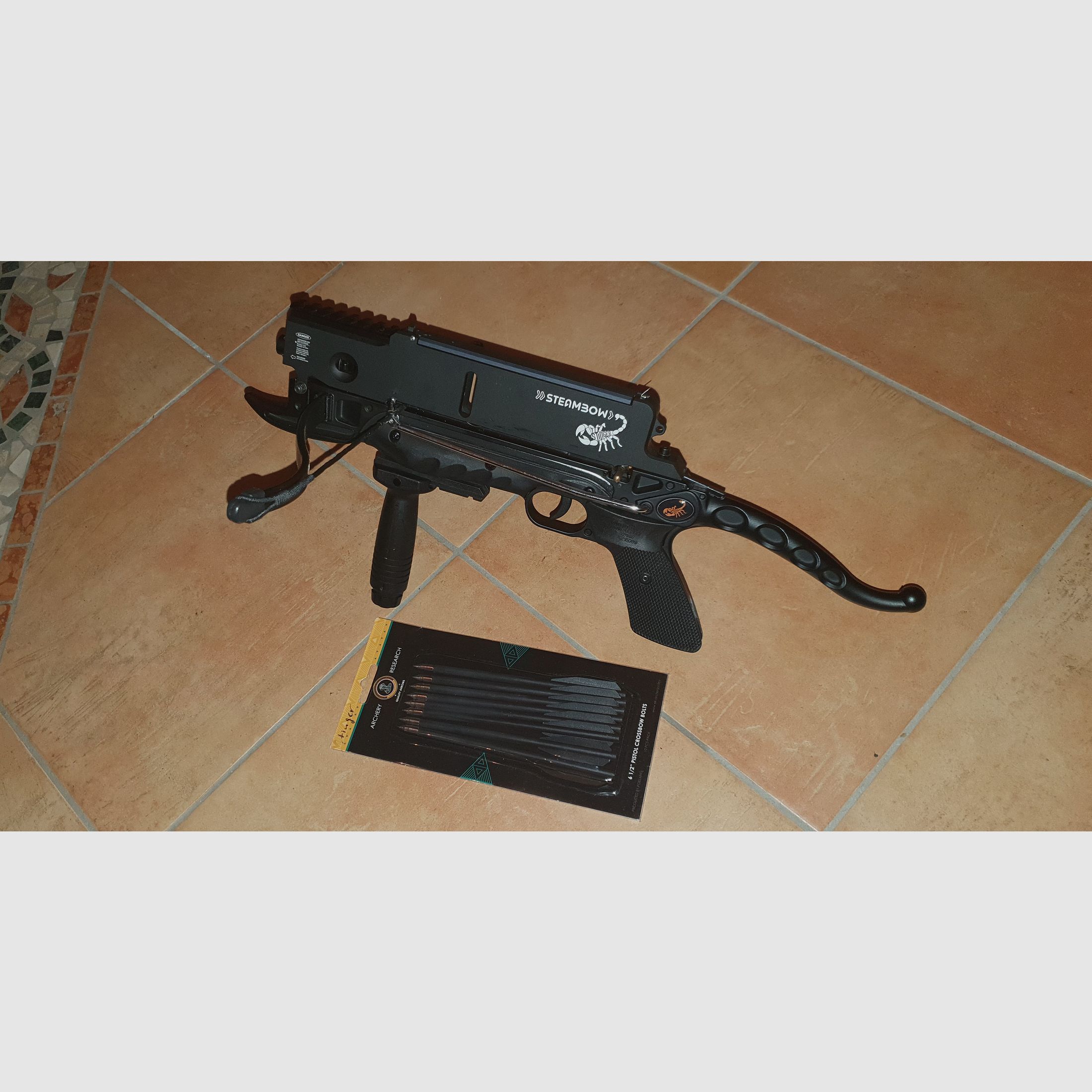 Steambow Stinger,  6-Schuß Magazin, Tasche, Pfeile