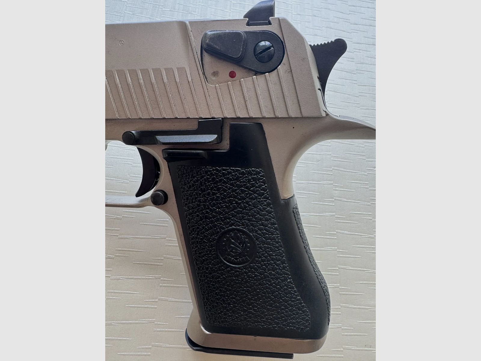 IMI Desert Eagle Kaliber .44 Magnum – Vernickelte Ausführung mit Abzugstuning