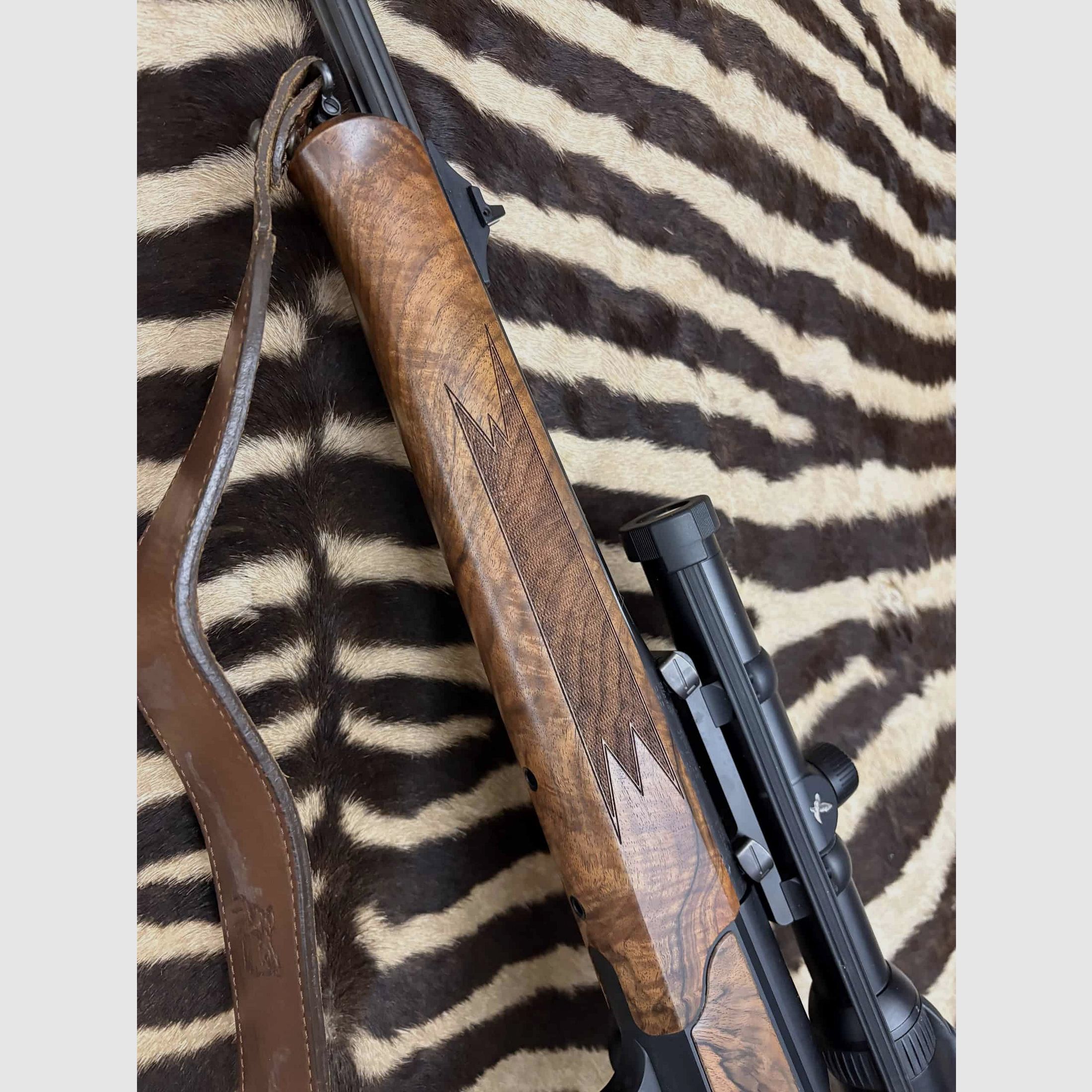 Repetierbüchse Blaser R93 Luxe Kal.300wm – ca.65cm geflutet – Z6i 1-6×24, Bild 3 von 11
