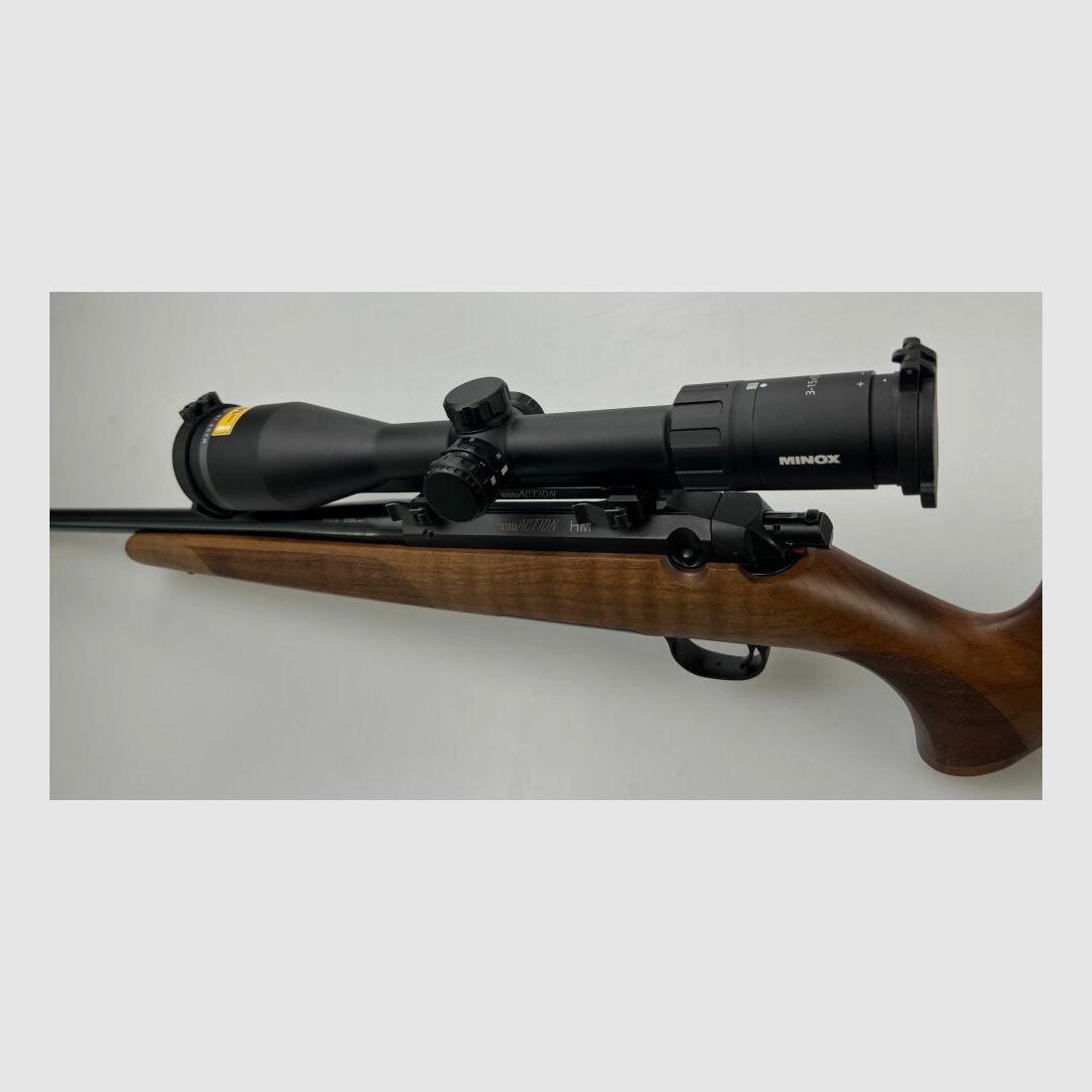 Acción de acero HM empuñadura de madera