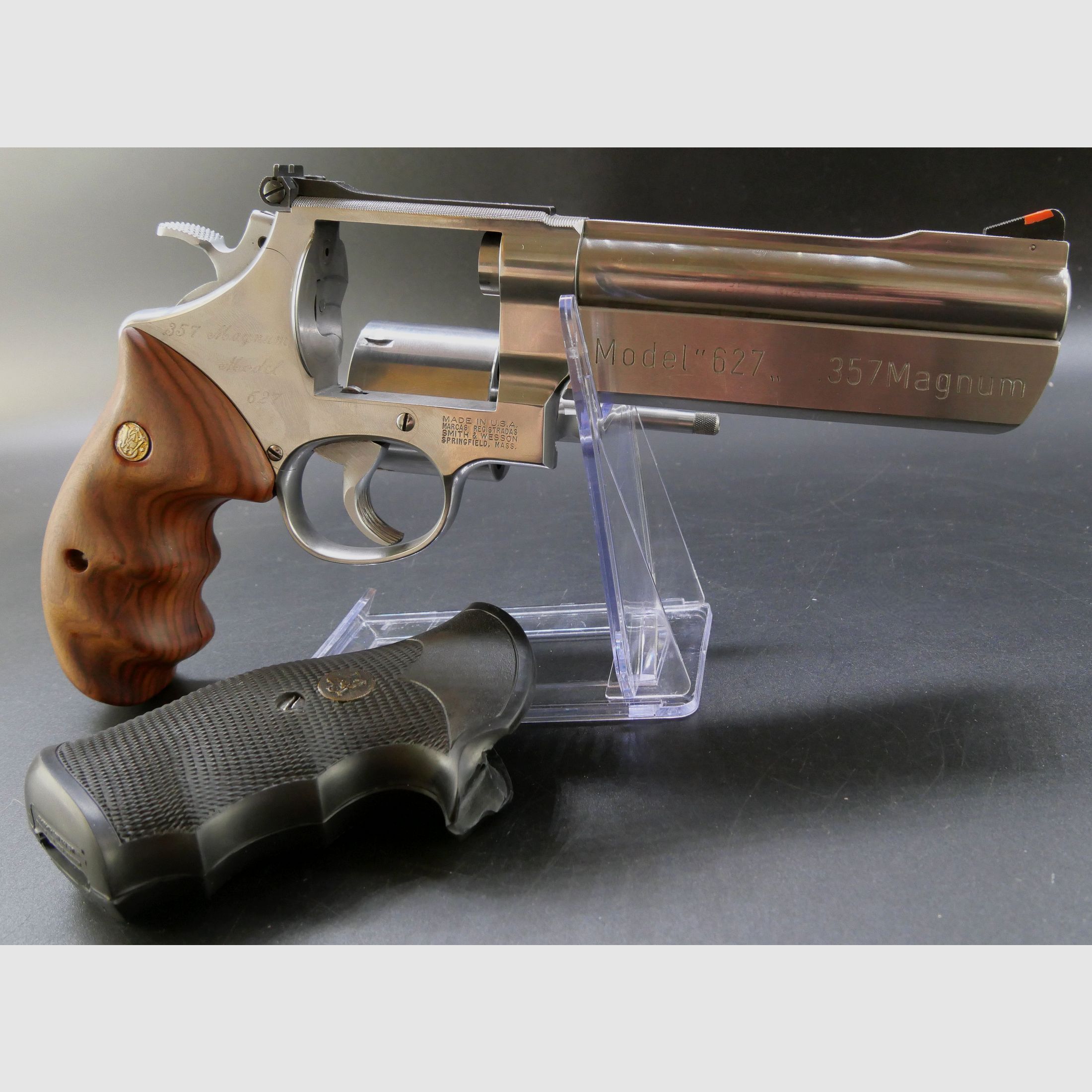 Smith & Wesson Revolver Mod.: 627-0 .357Mag 5,5" +2 Wechselgriffschalen +Laufgewicht