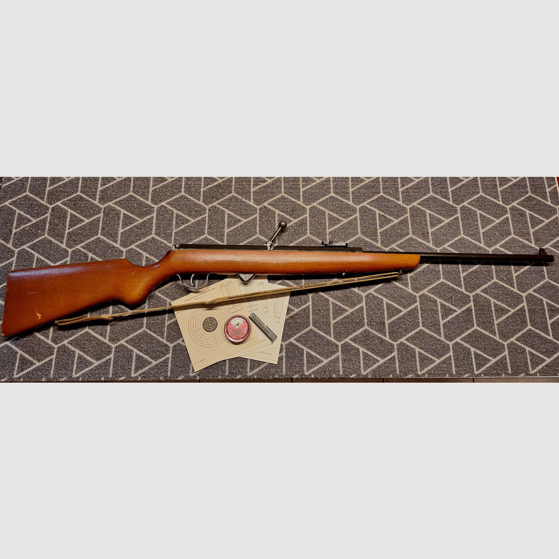 Haenel Suhl 310 "Q1" air rifle with 12-round magazine + original pellets!