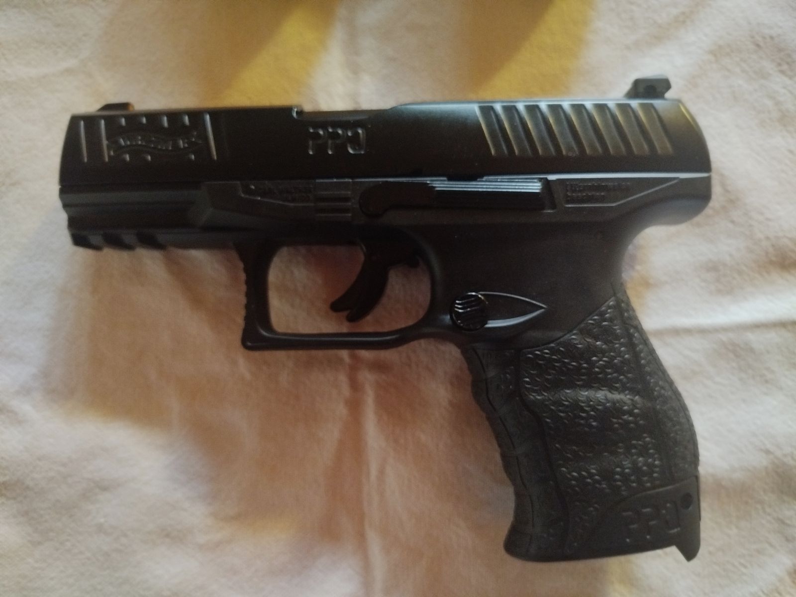 Pistola Walther ppq M2 Blowback CO2 4,5mm Kettenmagazin 2x