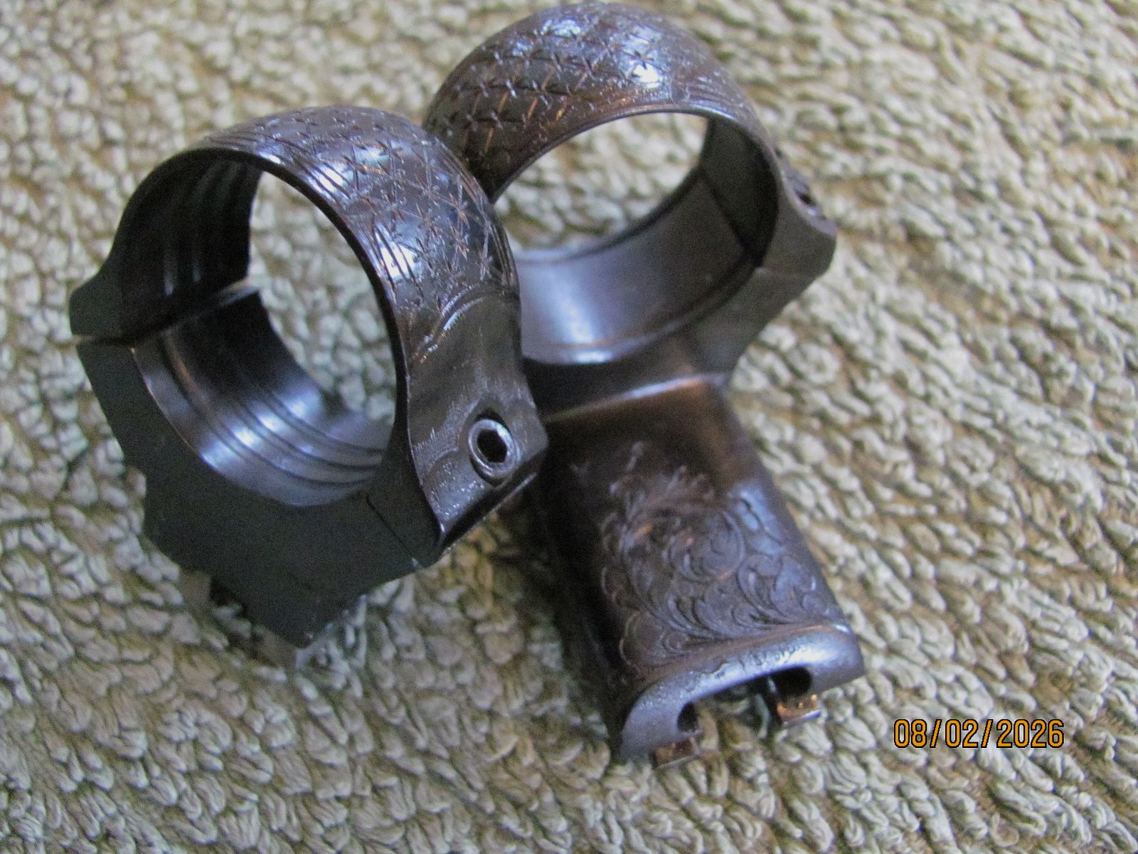 Montaggio a gancio anelli 25mm neri anodizzati e decorati