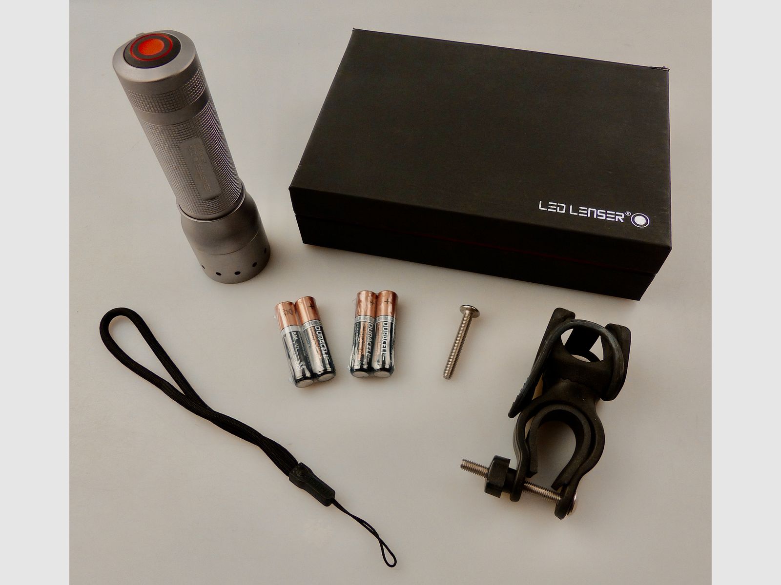 B WARE Ledlenser LED Taschenlampe inkl. Universalhalterung Fahrradlampe silber B7.2 C013