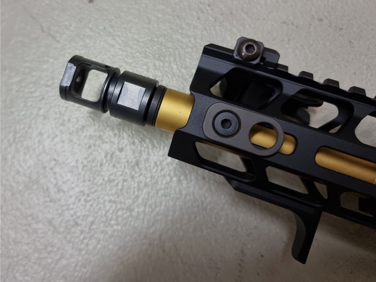 AR15 personalizzato superlativo nello stile di John Wick. Cal. 223 Rem. Solo componenti di alta qualità. Opzionale con Nightforce NX8!