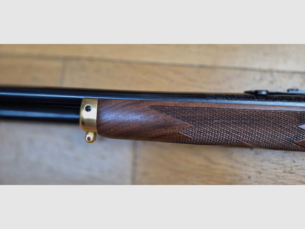 Superba carabina a leva Marlin modello 1894 S – Serie commemorativa "Sheriff Bat Masterson" molto rara – Esemplare 031 di sole 500 prodotte – Arma del 1994 – Marchio ‘JM’ per Marlin da Marlin – Cal. .44 mag – 9+1 colpi – Legno di noce di alta qualità con calciolo ammortizzante personalizzato – Meccanica da sogno – Canne di 51 cm con Micro-grooves sontuosi – Scatola originale e documenti – Pezzo eccezionale in condizioni pari al nuovo – TBE+++, immagine 34 di 37