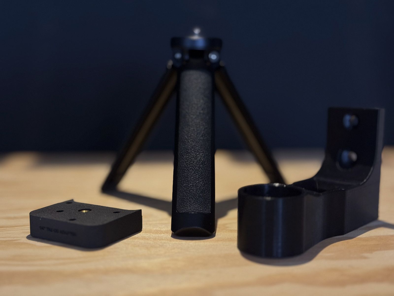 HIGH SEAT HOLDER SET INCLUDING MINI TRIPOD