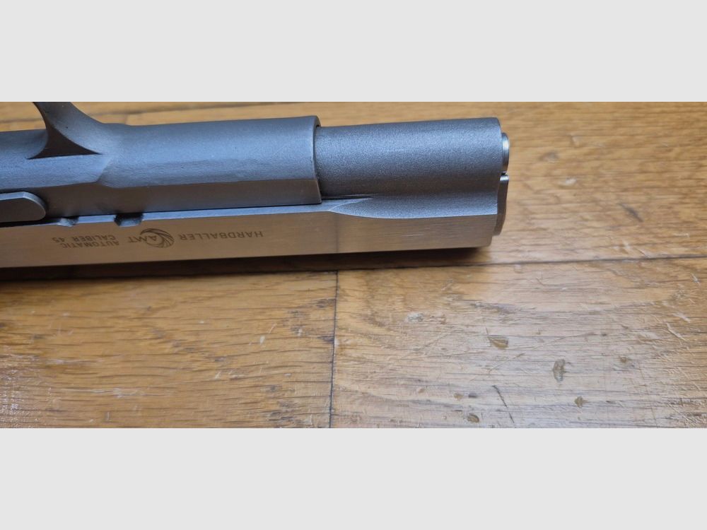 Très beau Pistolet AMT (Arcadia Machine & Tools) Hardballer — Cal .45 ACP — Premier 1911 intégralement en acier inoxydable de l&rsquo;Histoire — 100% acier toutes pièces — Arme de 1985 — Très bel état esthétique — Excellent état mécanique — Canon Miroir – Plaquettes d&rsquo;origine – TBE+/TBE++, image 12 sur 25