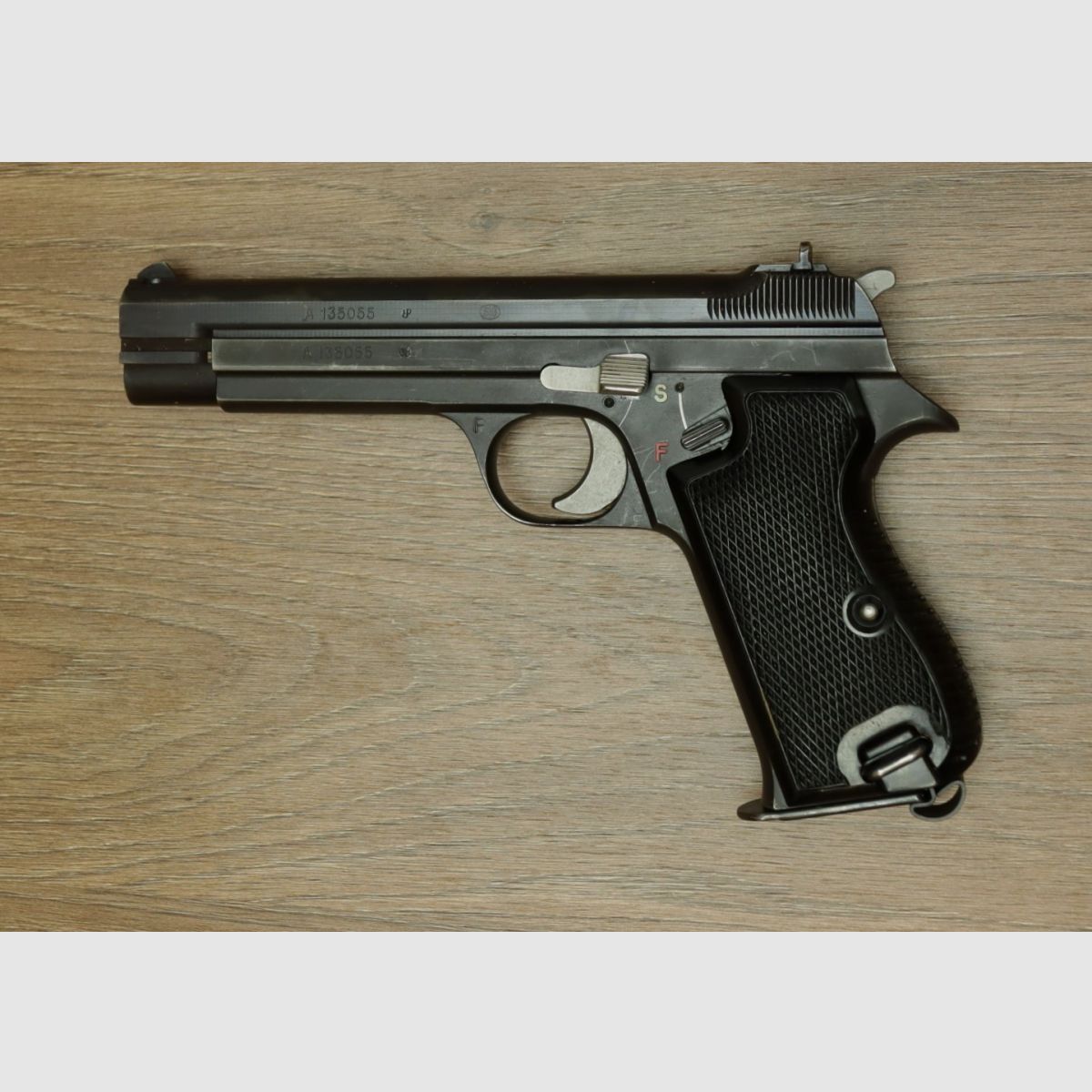 P210-2, zdjęcie 2 z 2