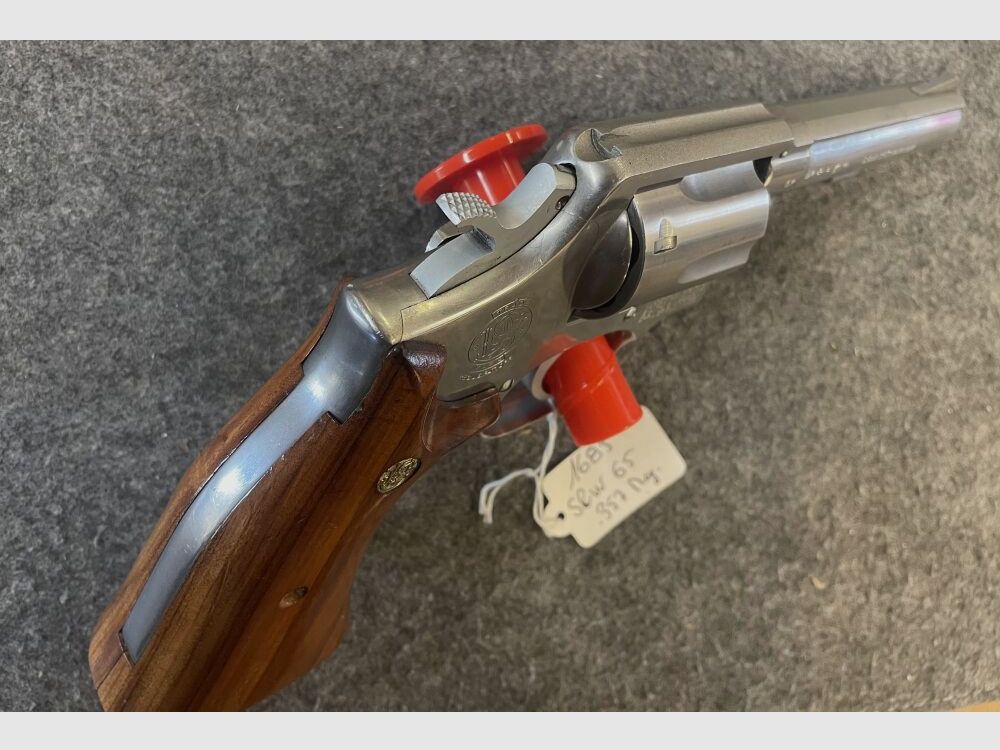 Smith + Wesson 65